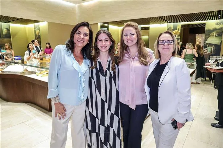 HStern recebe convidados para talk-show e lançamento da coleção Mar de Voltas