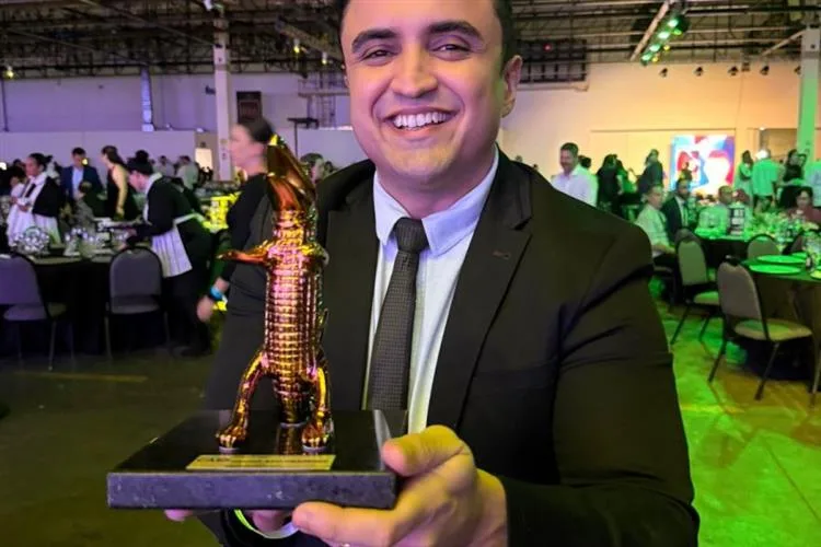 Aço Cearense brilha no Prêmio Caio 2025 com o encantador “Corredor de Experiências Wonka”