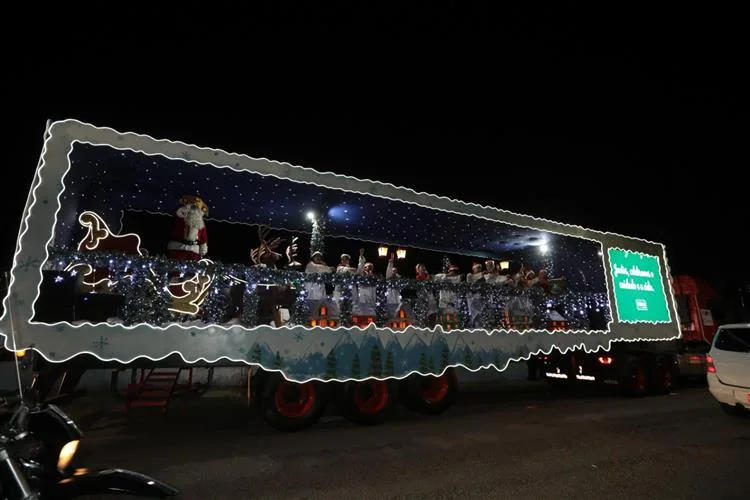 Caminhão do Natal de Luz da Unimed Fortaleza ilumina a cidade com programação especial