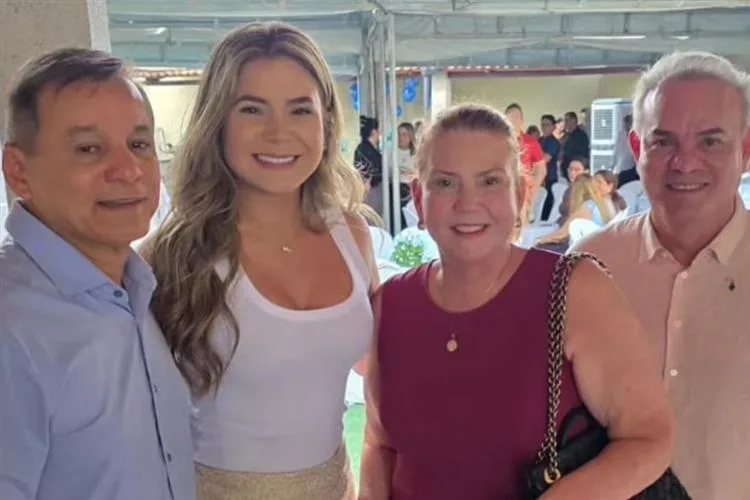 Prefeita Larissa Camurça ganha surpresa animada em comemoração de aniversário
