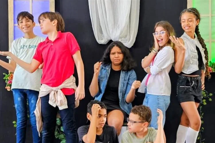 Grupo Arte de Viver estreia musical “Tempo Perdido” e transforma juventude em poesia no palco