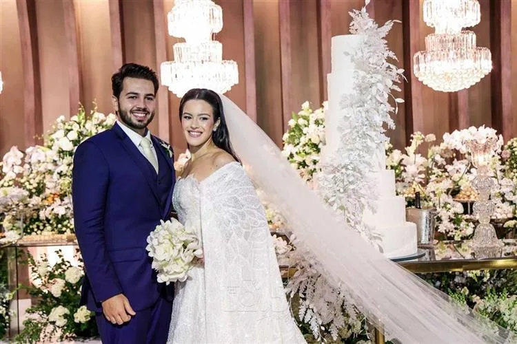 Giovanna Sampaio e Felipe Bernardes sobem ao altar e celebram o seu amor em festa luxuosa