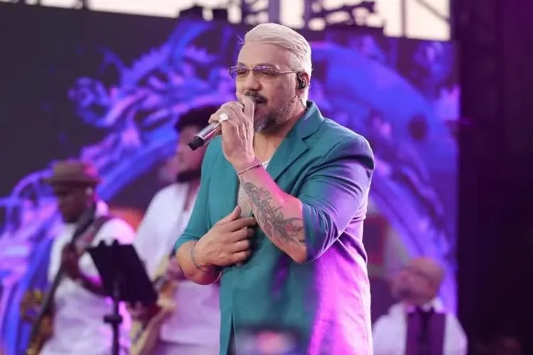 Belo reúne irmã de Gracy, filha e famosos em gravação de DVD em alto-mar