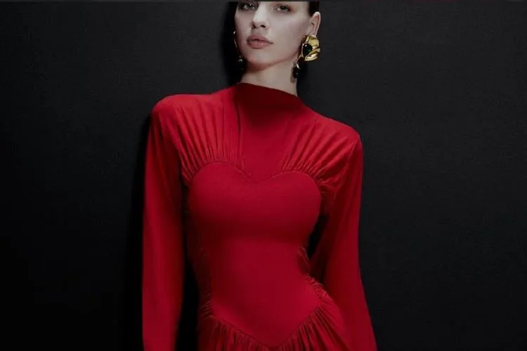 Kronne causando frisson com os looks para as festas de final de ano