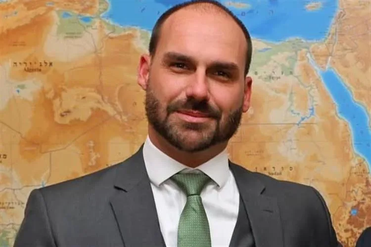 Eduardo Bolsonaro tem mandato cassado pela Câmara dos Deputados