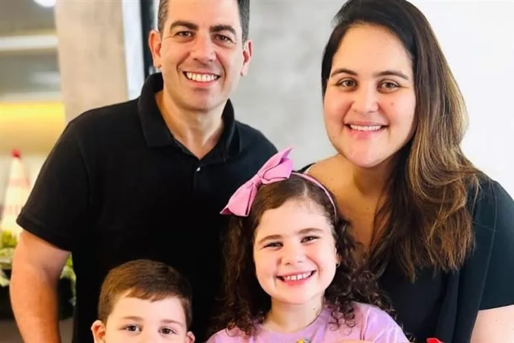 Bárbara Teles e Ricardo Mattos comemoraram o primeiro mesversário da filha Lara