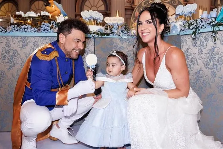 Zezé Di Camargo se veste de príncipe para festa de 1 ano da filha Clara