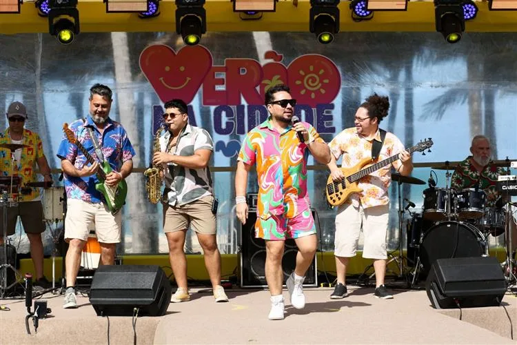 Verão na Cidade recebe a brasilidade musical do grupo Os Transacionais