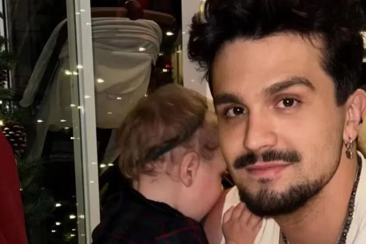 Luan Santana encanta ao compartilhar cliques de Natal com a filha Serena pela primeira vez