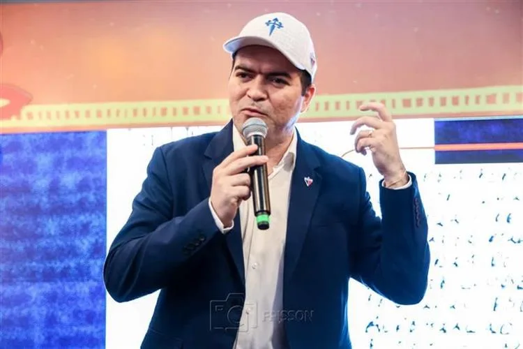 Marcelo Paz encerra ciclo no Fortaleza e assume comando do futebol do Corinthians