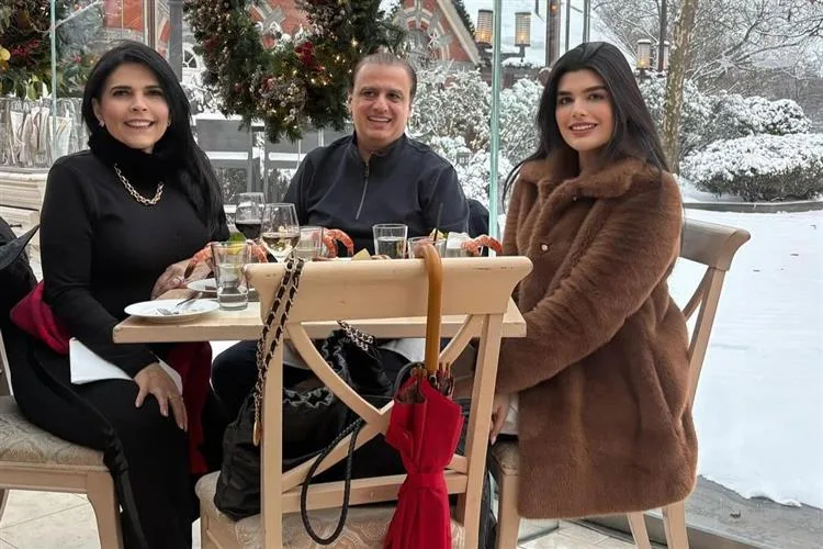 Max Câmara comemora aniversário em Nova York com a família