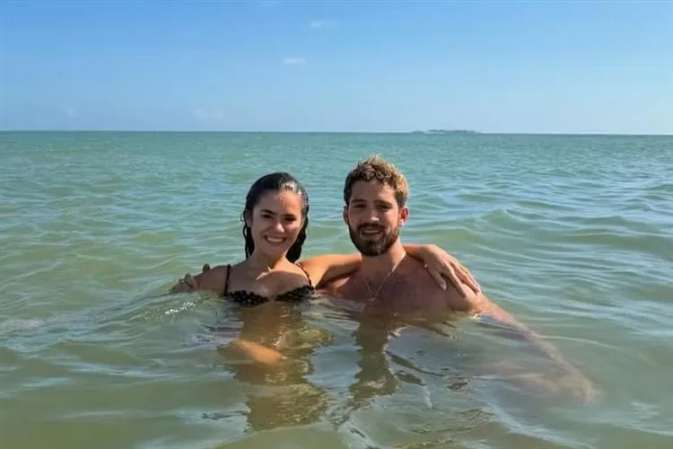Maisa e João Guilherme aproveitam praia em Pernambuco e fãs brincam com romance: Meu sonho de casal