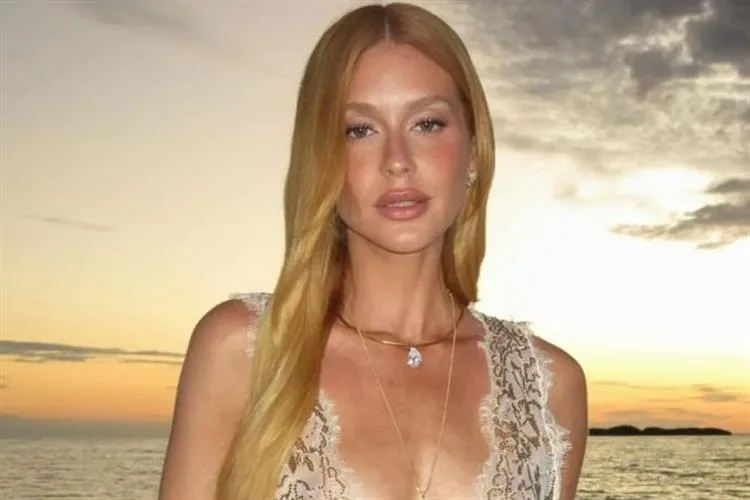 Marina Ruy Barbosa inicia 2026 com elegância dourada em cenário paradisíaco