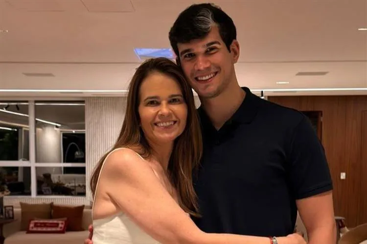 Elise Gradvohl comemora aniversário de seu filho, João Gradvohl