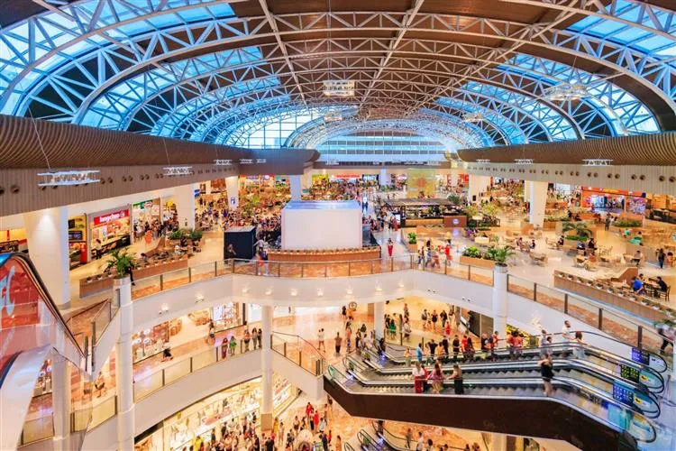 Com descontos e prêmios, shoppings RioMar em Fortaleza lançam a LIQUIDASHOW
