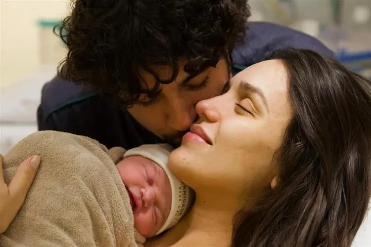 Nasce Zuza, primeira filha de Rafa Kalimann e Nattan