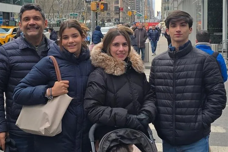 Juliana e Bruno Queiroz seguem em temporada por Nova York com a família