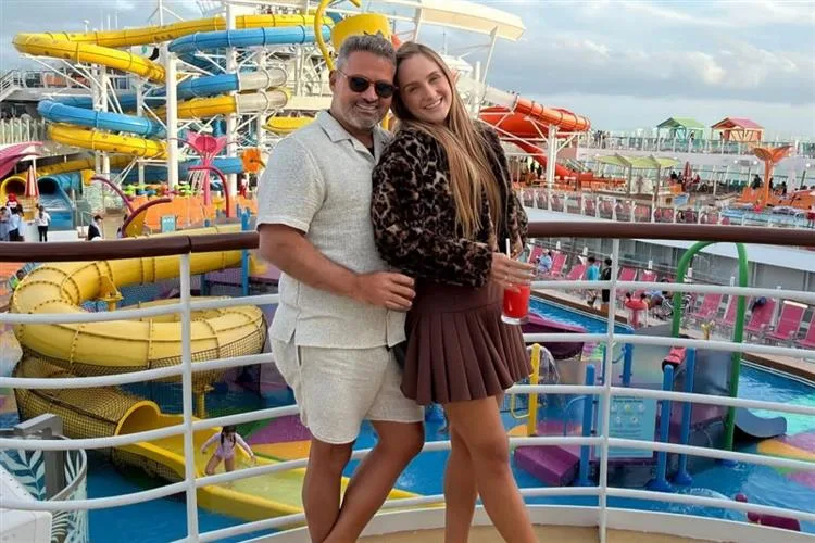 Larissa Benevides e Mário Queirós curtem férias em alto-mar
