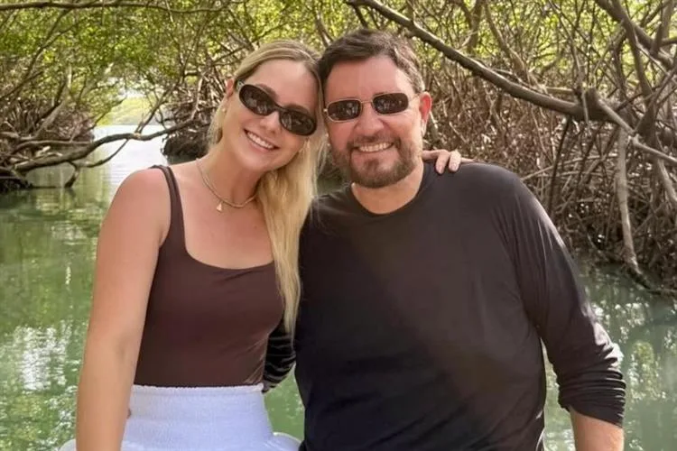 Tainah Marinho e Romeu Aldigueri apreciam as belezas de Moitas, em Amontada