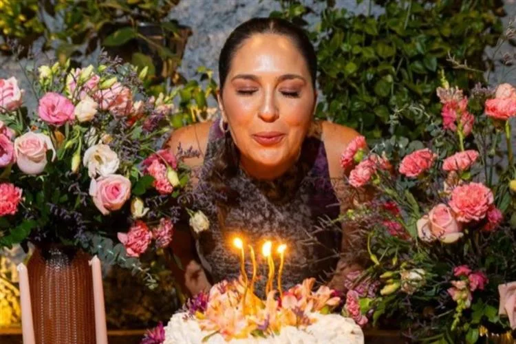 Marcella Laura consagra a gratidão ao celebrar a chegada às cinco décadas
