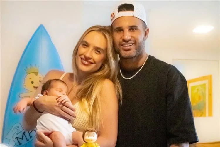Sofia Larocca e Ítalo Ferreira festejam o primeiro mesversário do filho, Martin