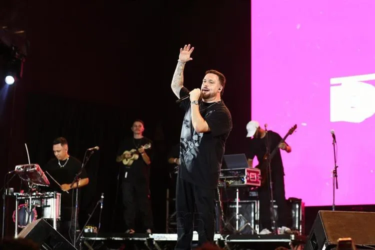 Delacruz, Teto, Davizão e Deejay Alan Queiroz agitam Emoções de Verão