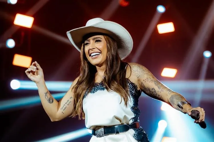 Após término com Tati Dias, Lauana Prado anuncia gravidez durante show no Rio de Janeiro