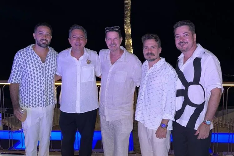 Assessor e braço direito de Ivete, Dito comemora aniversário com cearenses e amigos famosos