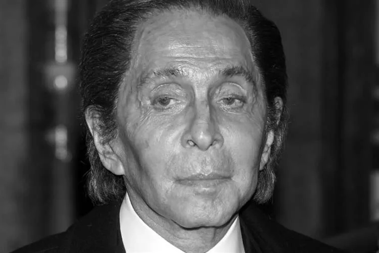 Morre Valentino Garavani, fundador da grife Valentino, aos 93 anos