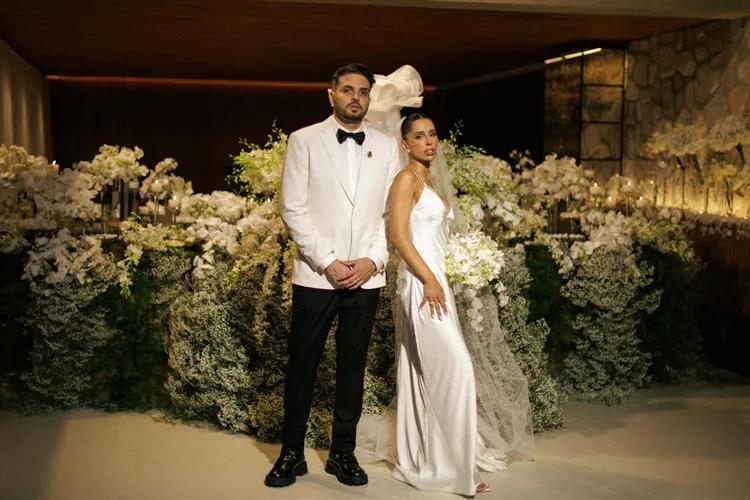 Carol Meireles e João Neto oficializam união em casamento intimista