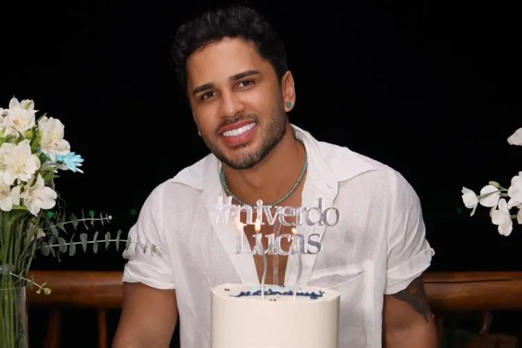 Lucas Guimarães celebra aniversário em Jericoacoara com show de Léo Foguete