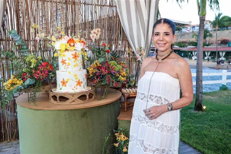 Maria Lúcia Negrão ganha b-day surpresa para celebrar seus 60 anos