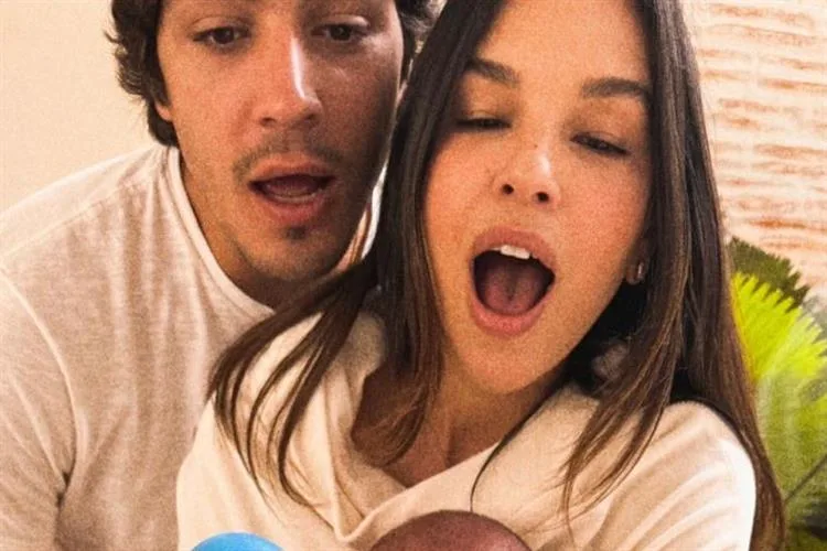Mariana Rios e Juca Diniz celebram primeiro mesversário do filho Palo