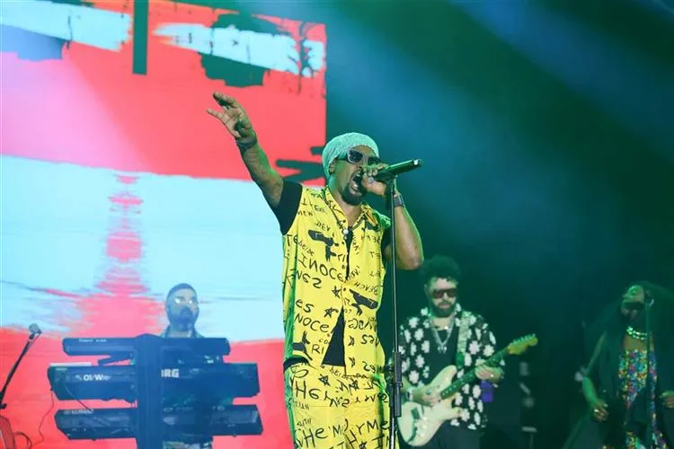 Cidade Negra emociona público do Emoções de Verão com show repleto de hits