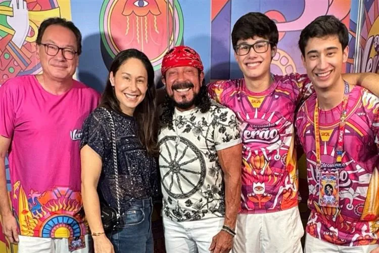 Diretoria do Bloquinho de Verão registra encontro com Bell Marques antes do show