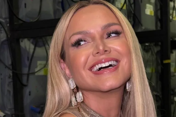 Eliana passa por cirurgia em São Paulo