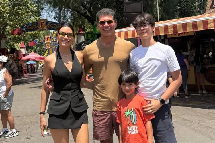 Ana Carolina e Igor Pinho em animada viagem com a família por Santiago