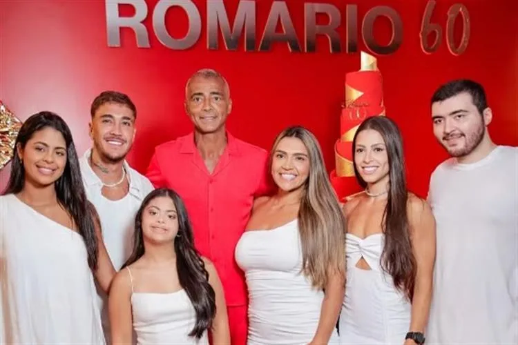 Romário comemora 60 anos e reúne todos os filhos na festa