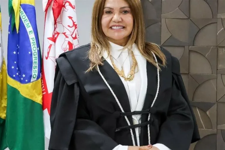 TJCE empossa nova desembargadora e fortalece presença feminina na corte