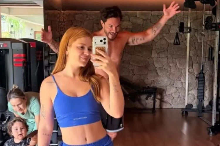 Viih Tube treina pesado com a família