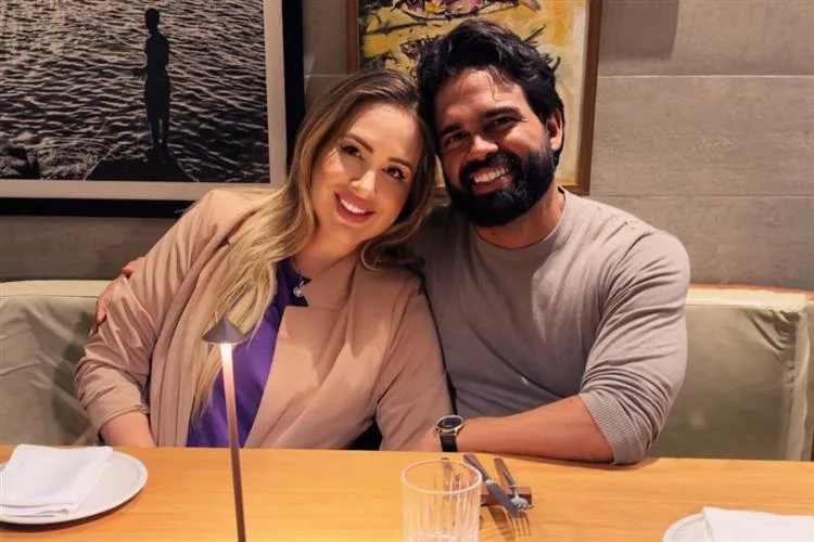 Patrícia Leitte e Lucas Teixeira brindam cinco anos de união