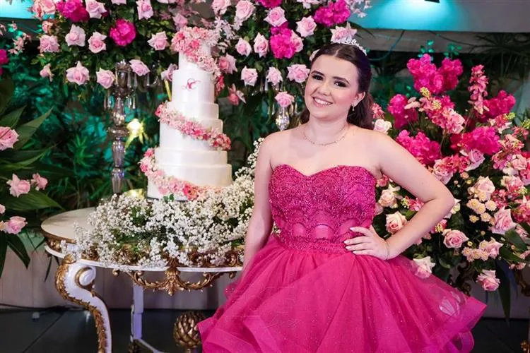 Costa Filho e Ione Carla celebram o baile de debutante da filha, Anna Clara