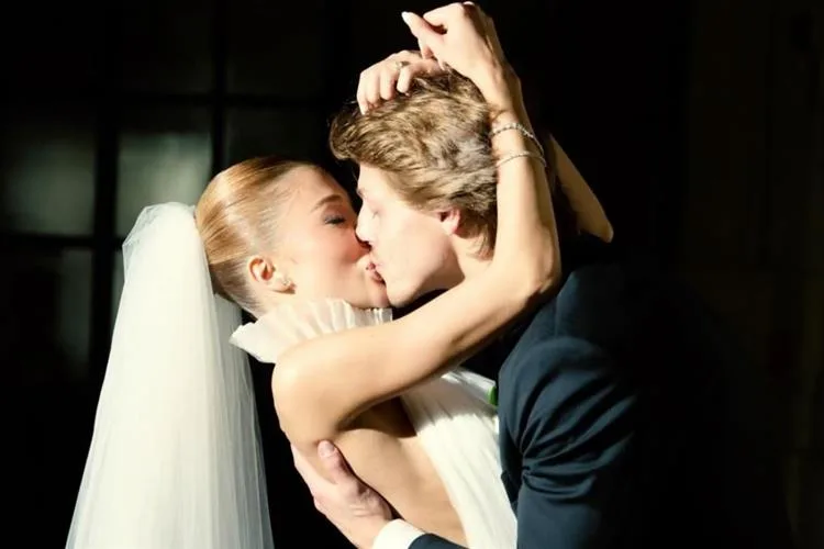 Famosos prestigiam casamento de Esther Marques e Adolpho Mello