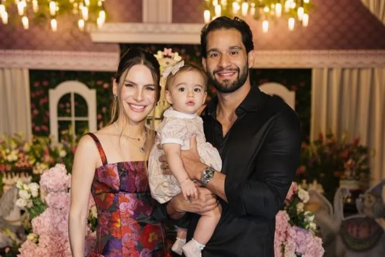 Lara Linhares e Renan Azevedo celebram primeiro aninho da filha, Mia