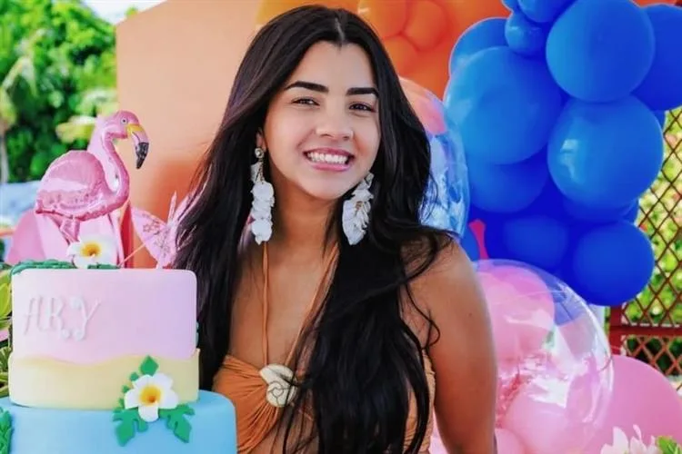 João Gomes surpreende Ary Mirelle com festa de aniversário
