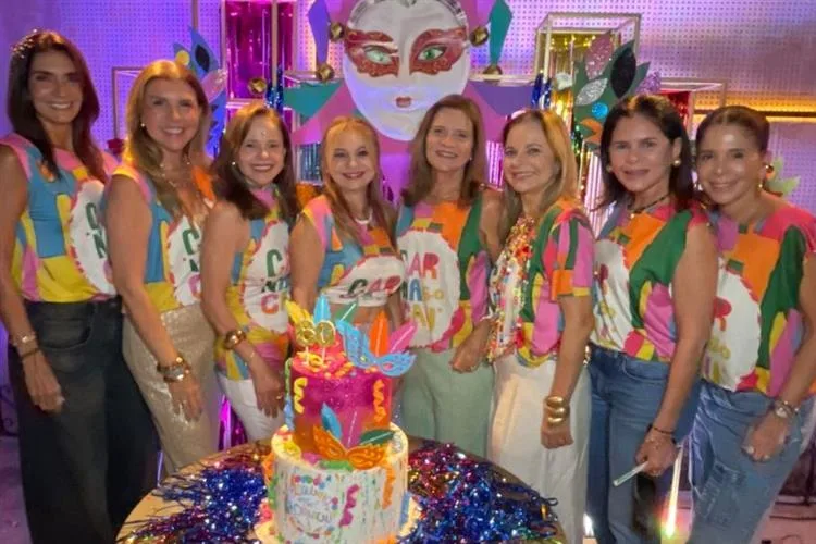Claudiane Borges comemora 60 anos em festa surpresa com clima de Carnaval