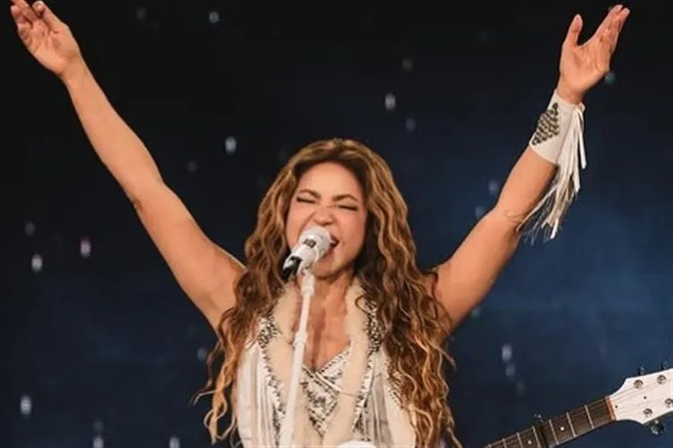 "Brasil, eu te amo", diz Shakira após confirmar show em Copacabana