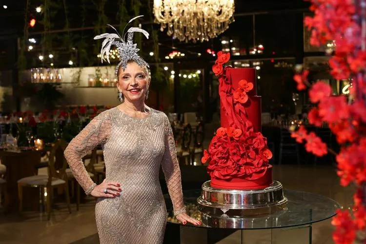 Maninha Rodrigues celebra a nova primavera em animada festa