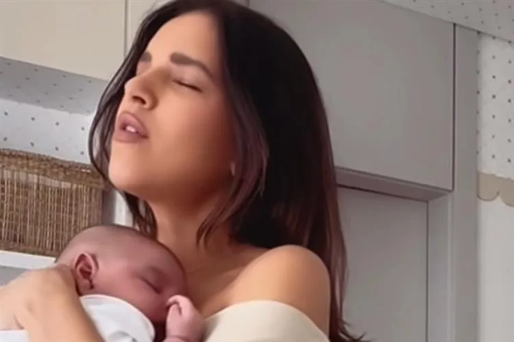 Mariana Rios encanta fãs com registro inédito com o filho Palo