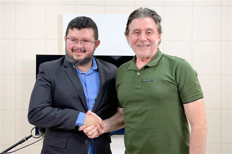 Eunício Oliveira confirma pré-candidatura ao Senado e critica política de “likes”